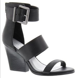 NWT & BOX VERY VOLATILE BLACK (TIGGY) HEELS